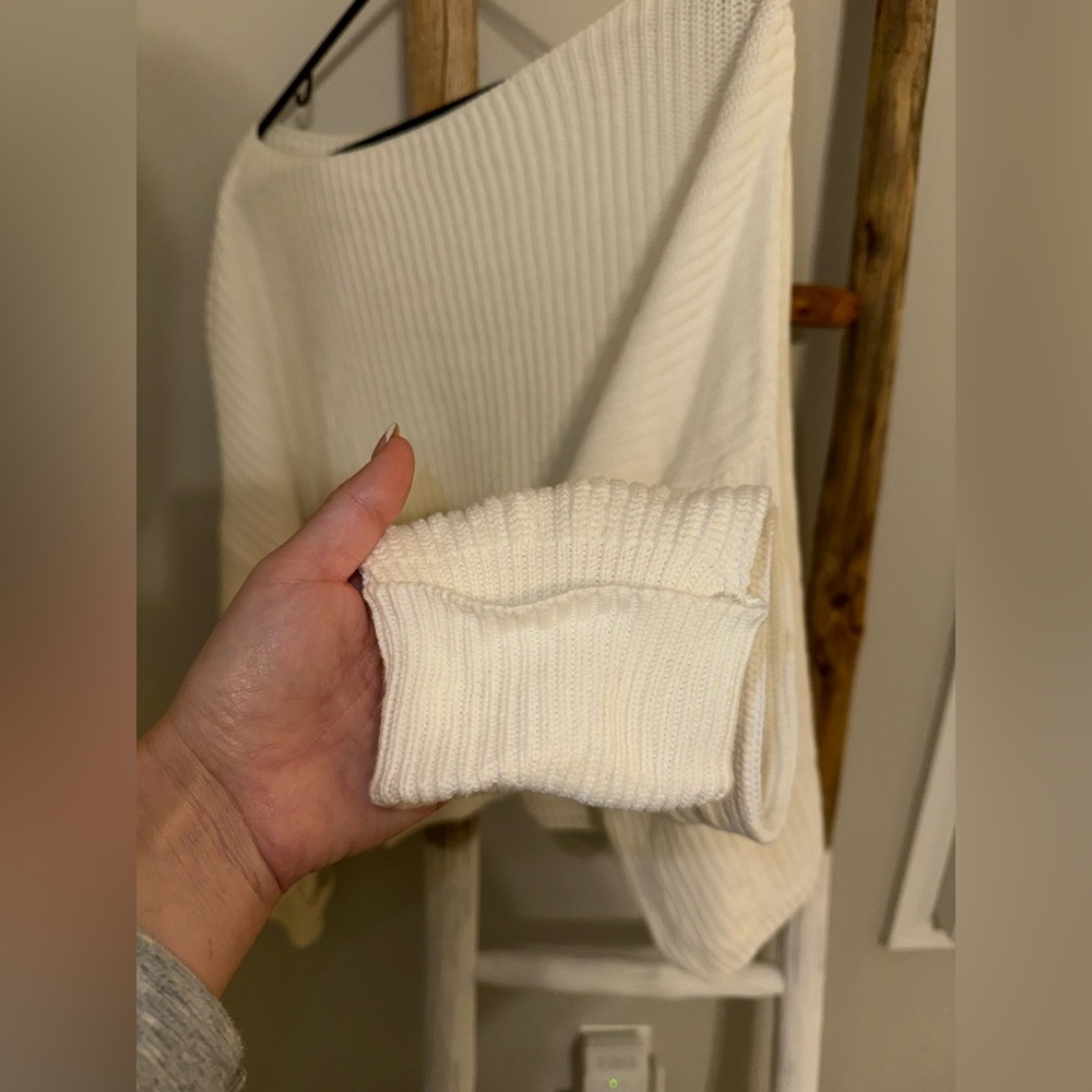 Long sleeve cuffed sweater